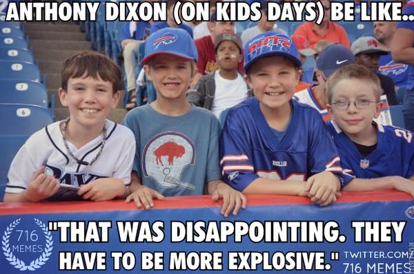 Anthony Dixon criticizes the fans on KIDS DAY! #buffalobills #buffalo #kidsday #anthonydixon #boobiedixon