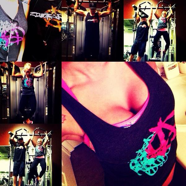 H_R_Fred's tweet photo. Fred's reppin #zongear #fitfam #fitness  #girlswholift #zongirl #fitcouple  http://t.co/JABH7QfY61 promo hannah10 http://t.co/nHBk8yTLiZ