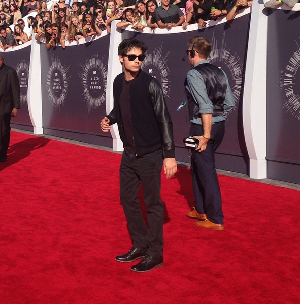 MTV's tweet photo. I just stopped breathing because @dylanobrien looks so good. #VMA http://t.co/gShX0hIsqR