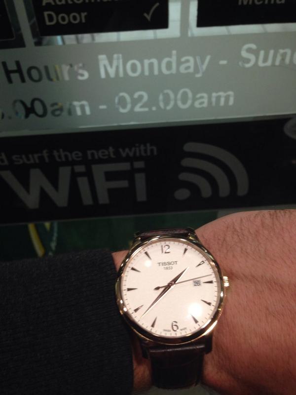 SamRidley2's tweet photo. @McDonalds why do you say 2.00am on the door if you close at 1? http://t.co/Hz2Smnephn