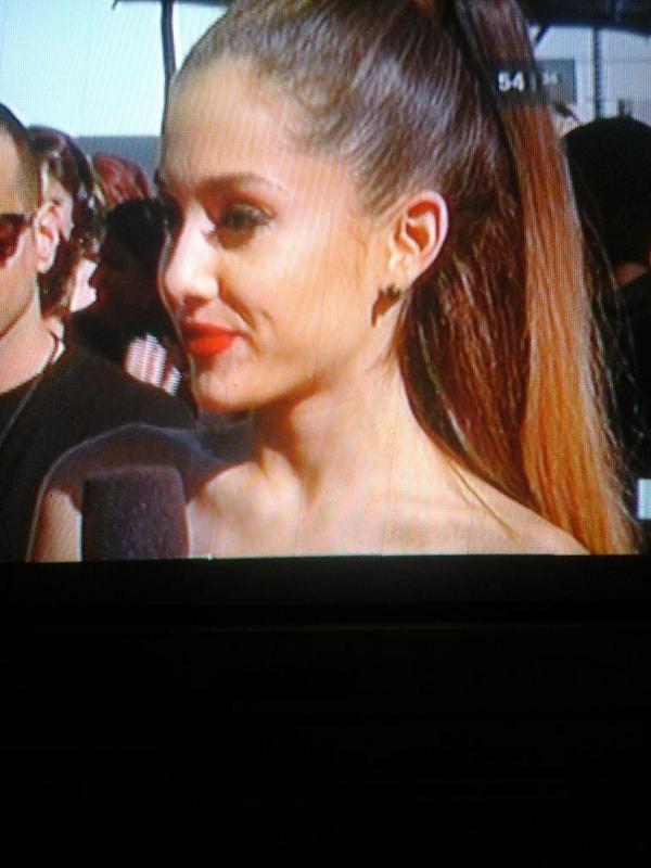 _Grande_problem's tweet image. Ariana is on my tv @ArianaGrande #votearianagrande