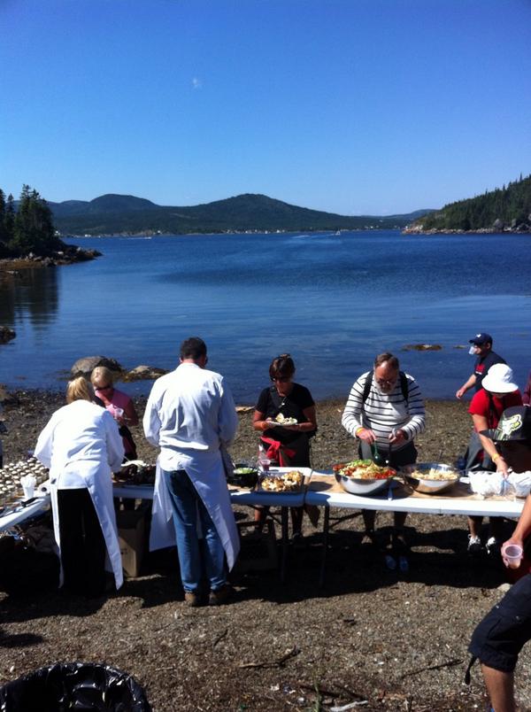 Takkiwrites's tweet photo. Great food needs a perfect setting. Chef Hike #firefoodmusic with Shaun Majumder #ExploreCanada #GoMedia2014 http://t.co/ocVW0xVdx6