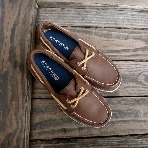 famous footwear sperry