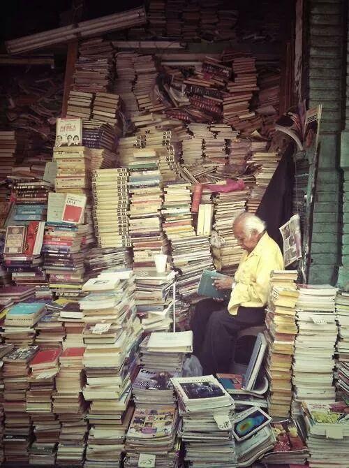 Talwehat's tweet photo. خير جليس في الزمان....كتاب....! http://t.co/nb23P1BxGs