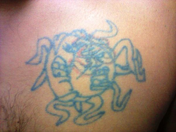 JessicaZarri's tweet photo. #CobreMinhaTatoo  @programapanico #panico se vocês acham que viram de tudo , olha essa tatuagem do meu noivo  :/ http://t.co/W4NXGVKh2u