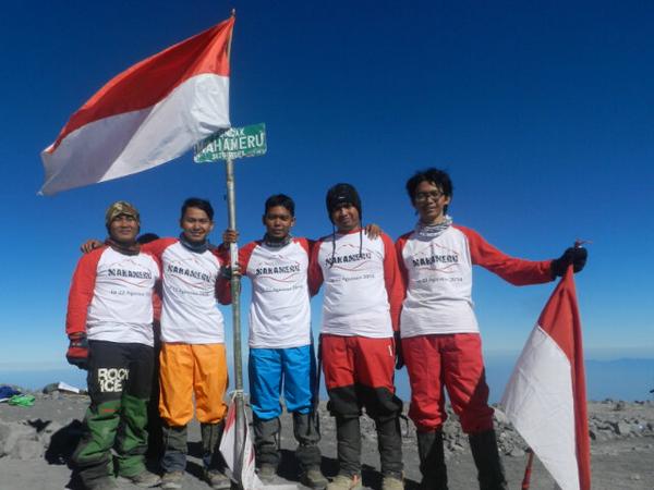 @infogunung @infopendaki Edisi Seragam Merah putih min @puncakmahameru_Team Rempong