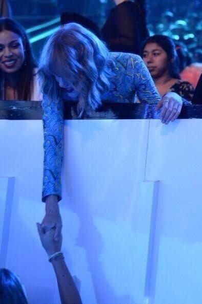 iamtheonlyme's tweet image. Esto es el porque la amamos tanto. #SwiftiesforTaylor #VMAs swiftworld.com.br/vma2014/ http://t.co/s48NOvbdBK&quot;