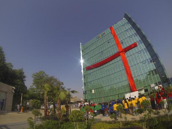 NaturaFlyingFX's tweet photo. Just launched @googleindia's new office in #Gurgaon with @EncompassTalk! #AerialRigging http://t.co/MAXujbIrGV