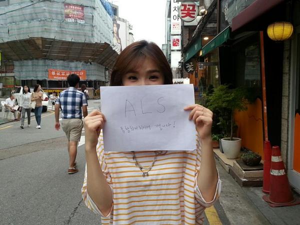 극단 간다의 안혁원피디님과
배우 이기섭님을 통해 동참하게 되었습니다~^^
오늘 제작발표회라 물은 못맞았네요ㅎ
제가 지목하는 분은 오디 컴퍼니 이은희 피디님과 배우 강필석, 박지연님 입니다~~^^
컴온~~