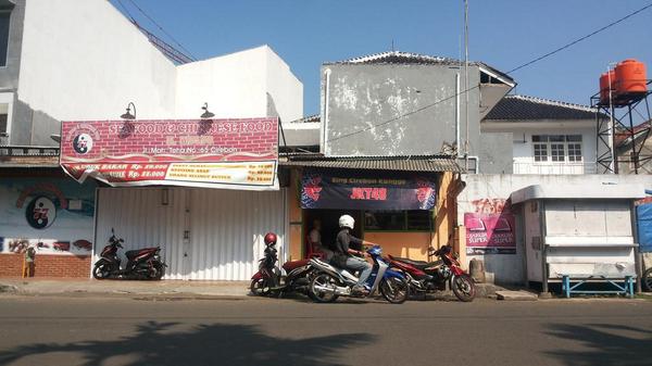 Ticket box ada di Jln M.Toha (sebelah yg jualan bubur) buka jam 14.00 - 17.00 wib. SMS/TELPON: +6289676891208