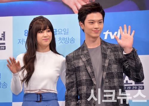 Bv3JyHxCUAAXgAR.jpg:large