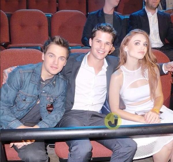 Augxstos's tweet image. Family album #TeenWolf #totallynotcrying #theresjustsomethinginmyeyelikeatwigorbranch