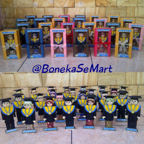 BonekaSeMart's tweet photo. Wisudawan wisudawati Sekolah Tinggi Farmasi YPIB Cirebon °\(^⌣^)/° ... http://t.co/NE2dIzSvk3