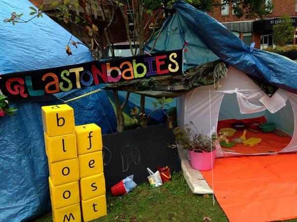 Glastonbabies are here! #mums #dads #FREE bank holiday fun in #Grimsby Minster, all day today til 6pm.