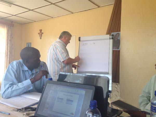 MVOmicro's tweet image. Brainstormen over een eventuele samenwerking met een Belgische mutualiteit #burundi #MicroHealthInsurance