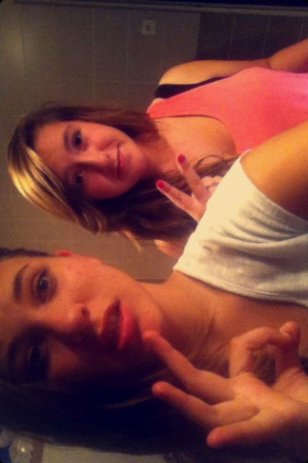 LauraaaJr's tweet image. Je t'aime face de pet!😘💙💚