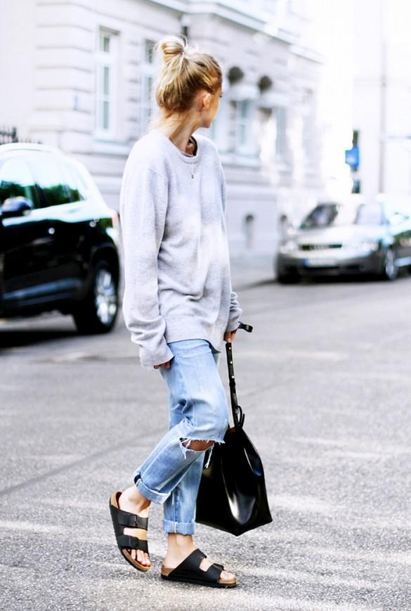Oufit of the day: An oversized sweater &amp; boyfriend jeans is probably one of the easiest combos there are! ;) #ootd