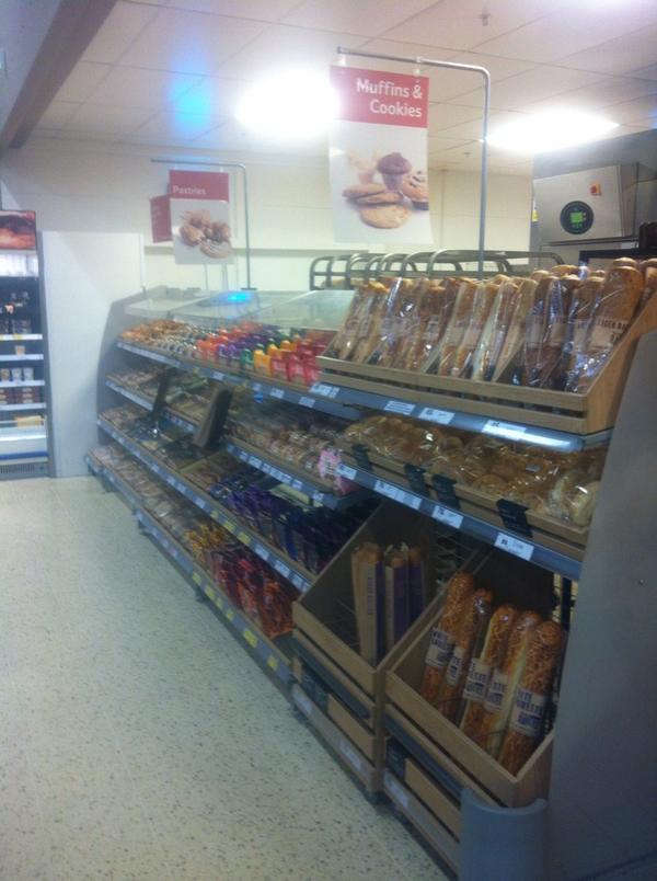 MatMatlambeth's tweet photo. @24SSSTesco @G4vnn Great standards from the bakery this morning, ready to trade... http://t.co/3w9JwLDXiV