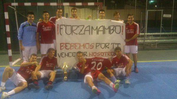 MAMBOFUTBOLSALA's tweet photo. Fotos de los campeones de futbol sala 13/14 MAMBO FS http://t.co/rPvFL6lAe6