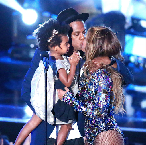 #MTVVMAs Top 5 best moments — watch!  youtube.com/watch?v=4KeHHU…