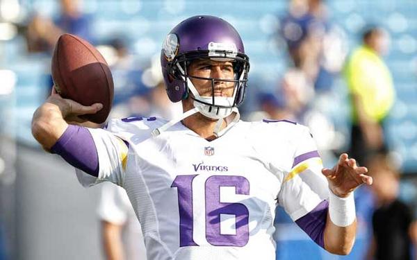CBSSports's tweet image. Report: Matt Cassel named Vikings starting QB over Teddy Bridgewater cbsprt.co/1p8Nb5h