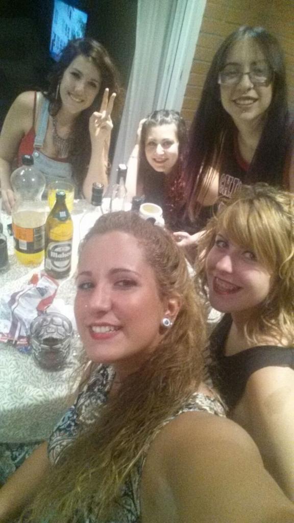 Luciia_92's tweet photo. Party ;) @dariorz19 @adrianhandball @LadyAlba13 @YaizaFuckYeah @claudialucke94 @Nightmare_woman @DanilonDormilon http://t.co/09Dy7rFcl6