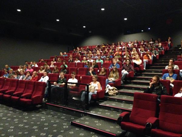 Endzjin's tweet image. #introalmere begonnen met onwijs veel studenten! Wat een prachtig moment, wij wensen ze veel plezier! #Endzjin