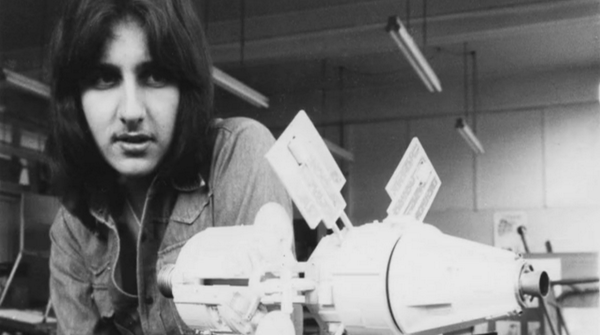 Blakes7Diary's tweet photo. Freelance model maker Bill Pearson was contracted to build the R.1.C models. He later worked on Alien and Red Dwarf. http://t.co/DhrUhz8zvb