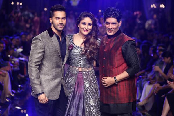 UTVStars's tweet photo. #Spotted

#KareenaKapoorKhan &amp; #VarunDhawan with #ManishMalhotra at the #LakmeFashionWeek finale! http://t.co/GKTdHyDnno