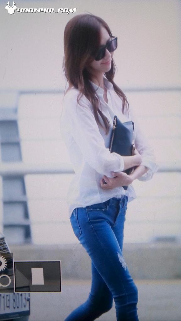 [PIC][25-08-2014]YoonA khởi hành đi Brisbane - Úc vào tối nay Bv4ZdcNCMAIerfF