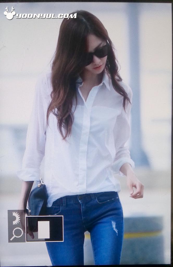 [PIC][25-08-2014]YoonA khởi hành đi Brisbane - Úc vào tối nay Bv4ZeBcCAAAE4xb