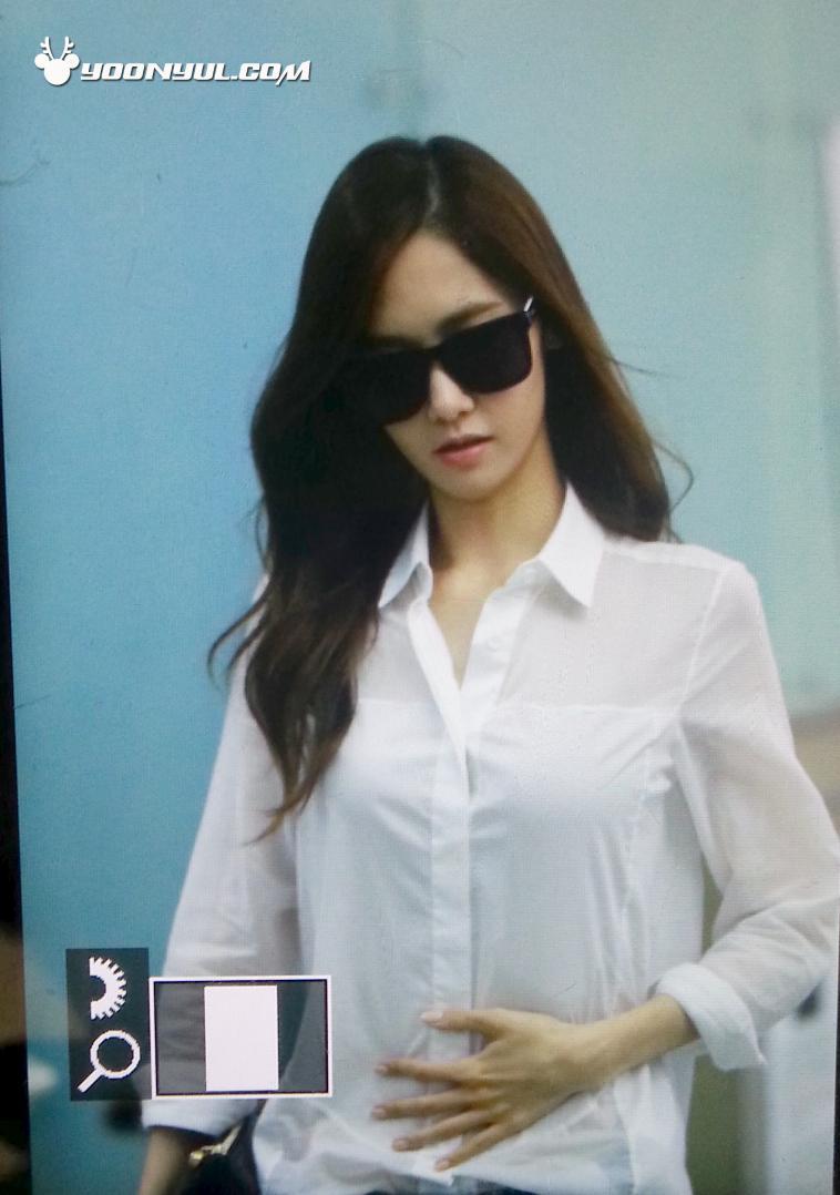 [PIC][25-08-2014]YoonA khởi hành đi Brisbane - Úc vào tối nay Bv4ZrMTCQAAZWbc