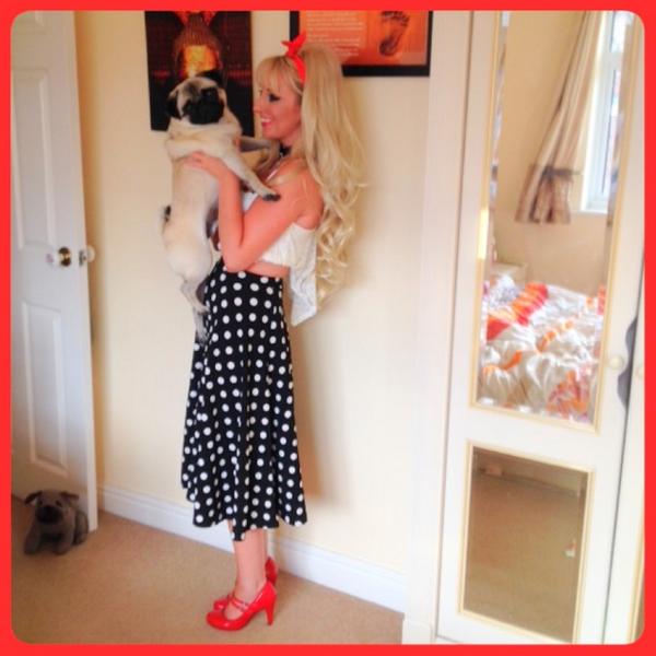 RainbowsBrite's tweet image. Puggy love✌️#furbaby #puglet #pug 🐾