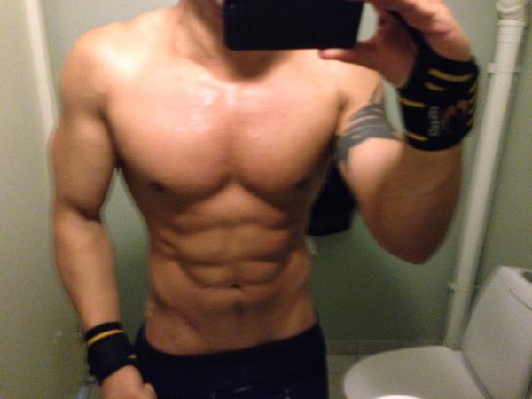 BadBoyDNorell's tweet photo. Dat chest pump! #swole #wontstop http://t.co/01zwob8X7Q