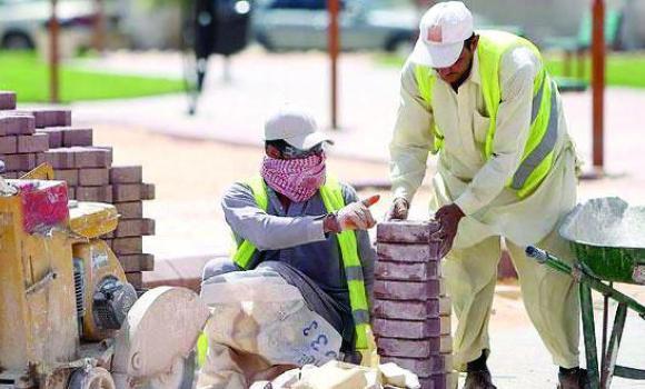 arabnews's tweet image. 78 firms found forcing men to work under midday sun 
goo.gl/mzWJFk #Saudi #middayworkban