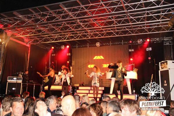 TYBeethoven's tweet photo. Check hier de pixxx van #Pleinfeest @Sterrebosch ! 

#SterreboschRocks!

https://t.co/iZpoTHVafa http://t.co/MHODKam7fI