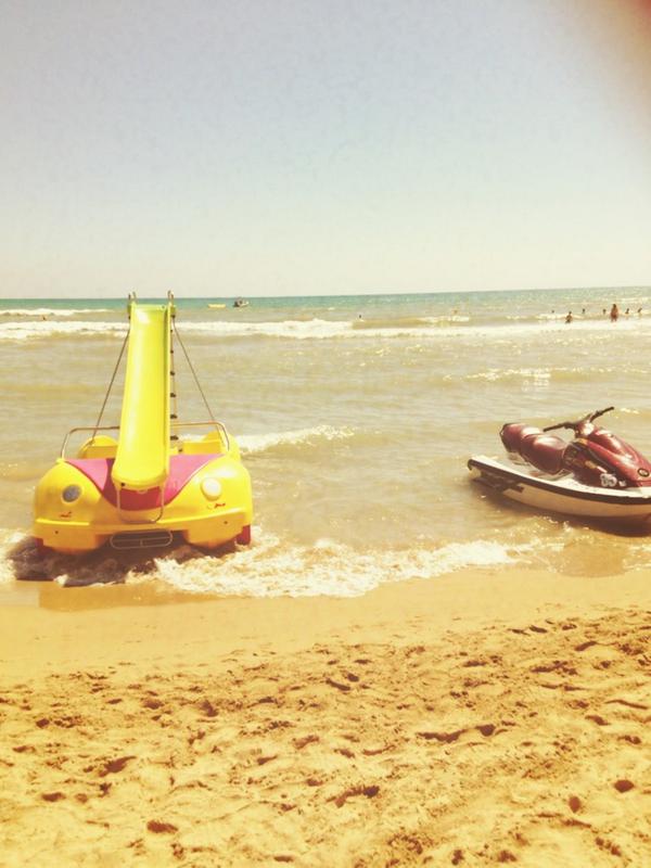MR_macanas's tweet photo. Trabajandoo!! 🏄😊 http://t.co/KNaBxPUmv6