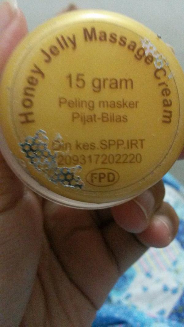 Honjel dulu biar kinclong....yuk yang mau ikut PO honeyjelly...dijamin aman dan ori...krn aku juga pake...only 60rb