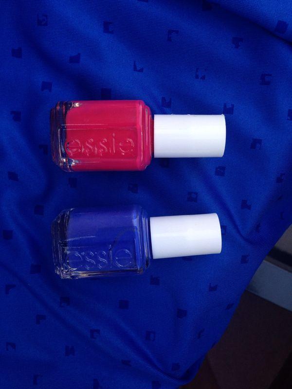 Who wants to help me choose my @essie @usopen nail colour? RT for blue, favourite for pink. Thanks guys! http://t.co/dQhpXTXCN0