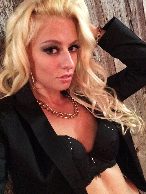 Viens de passer 3 super jours de tournages pour @Nathan__Blake ! http://t.co/Cr0oJsGIqN<a href="/tag/lasvegas"class="tags"><span>#lasvegas</span></a><a href="/tag/avn"class="tags"><span>#avn</span></a><a href="/tag/bitchesknow"class="tags"><span>#bitchesknow</span></a>