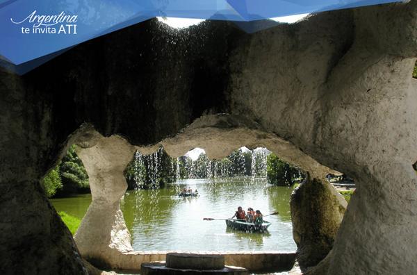 El Paseo del Bosque es un hechizo de la naturaleza en medio de una ciudad que nunca duerme. goo.gl/tteMwv