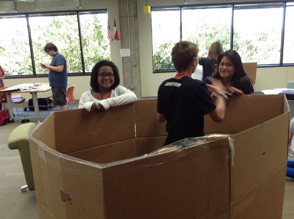 VinesSB's tweet photo. La diversión continúa...#ahsfdos @PlanoAHS #firstyears #TitanUp http://t.co/BnlWO8MpER