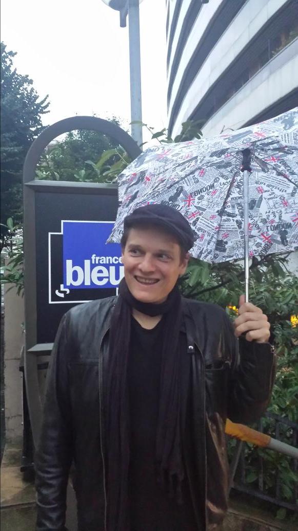 Fin de ma première journée promo, merci  à tous pour vos gentils posts! Ça fait du bien de vous savoir là. La bise :)