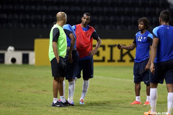 hilalstuff's tweet photo. صور من تدريبات الفريق الهلالي مساء اليوم - إستعداداً لمواجهة السد غداً #الهلال http://t.co/SNhnEWawMT