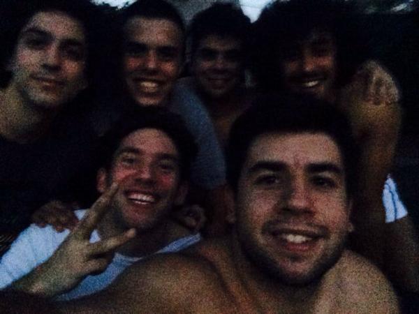 AngelesdeLuis's tweet photo. La base , los de siempre , amigos. @alfo_reyna @dariamoroso6 @Fedecho @Lauchiaguilar @federuiz_ @nachosarac http://t.co/8nyTBV8nPN