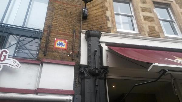 Invaderblog's tweet image. A wet Bank Holiday in London #invaderwashere