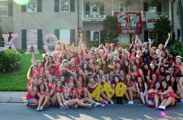 maggieejamess's tweet image. My favorite girls in the whole world #pledgeclass #ΚΑΘ 💜