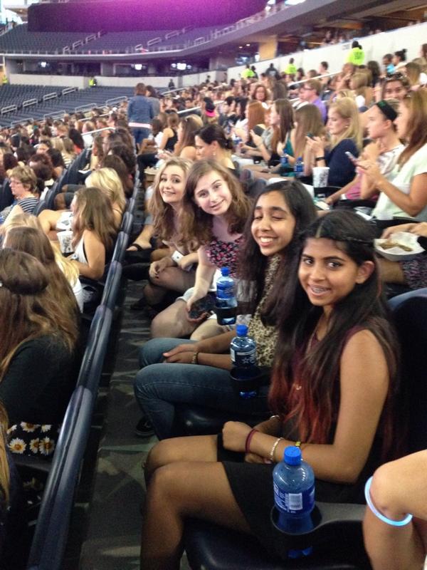 //Me and the gang, <a href="/dcmcnic/">Harry</a> was sitting on the floor so...