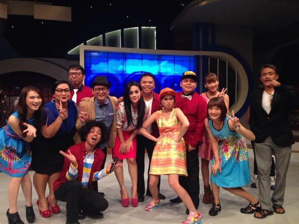 oonpop's tweet photo. Project Show with @AA_DeCe @DaanAria @iszur_muach @ProjectPe @oonpop tike cika selfie and JKT48 @projectpop http://t.co/p1u9CMTRbP