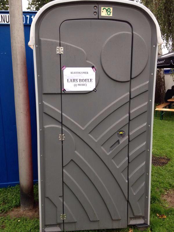 Morgen presenteer ik de Hollandse Avond in 's-Gravendeel, elk jaar top geregeld. M'n kleedkamer staat er al. Thanks!